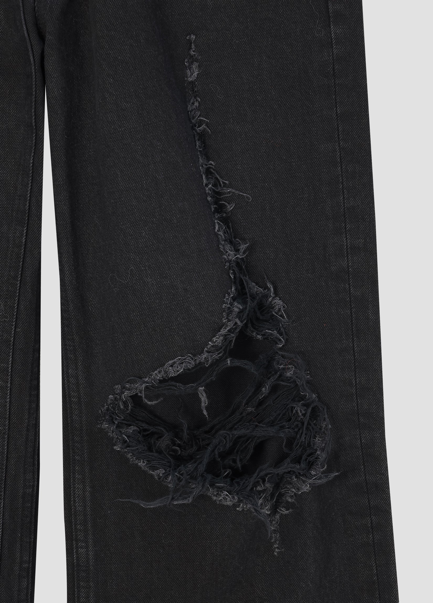 DISTRESSED JEANS