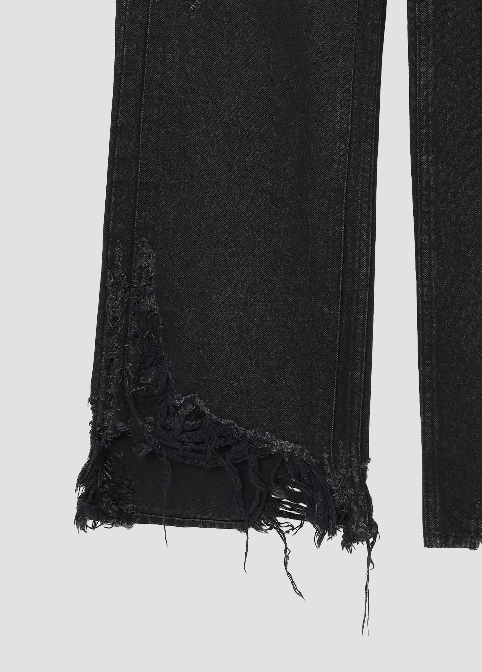 DISTRESSED JEANS