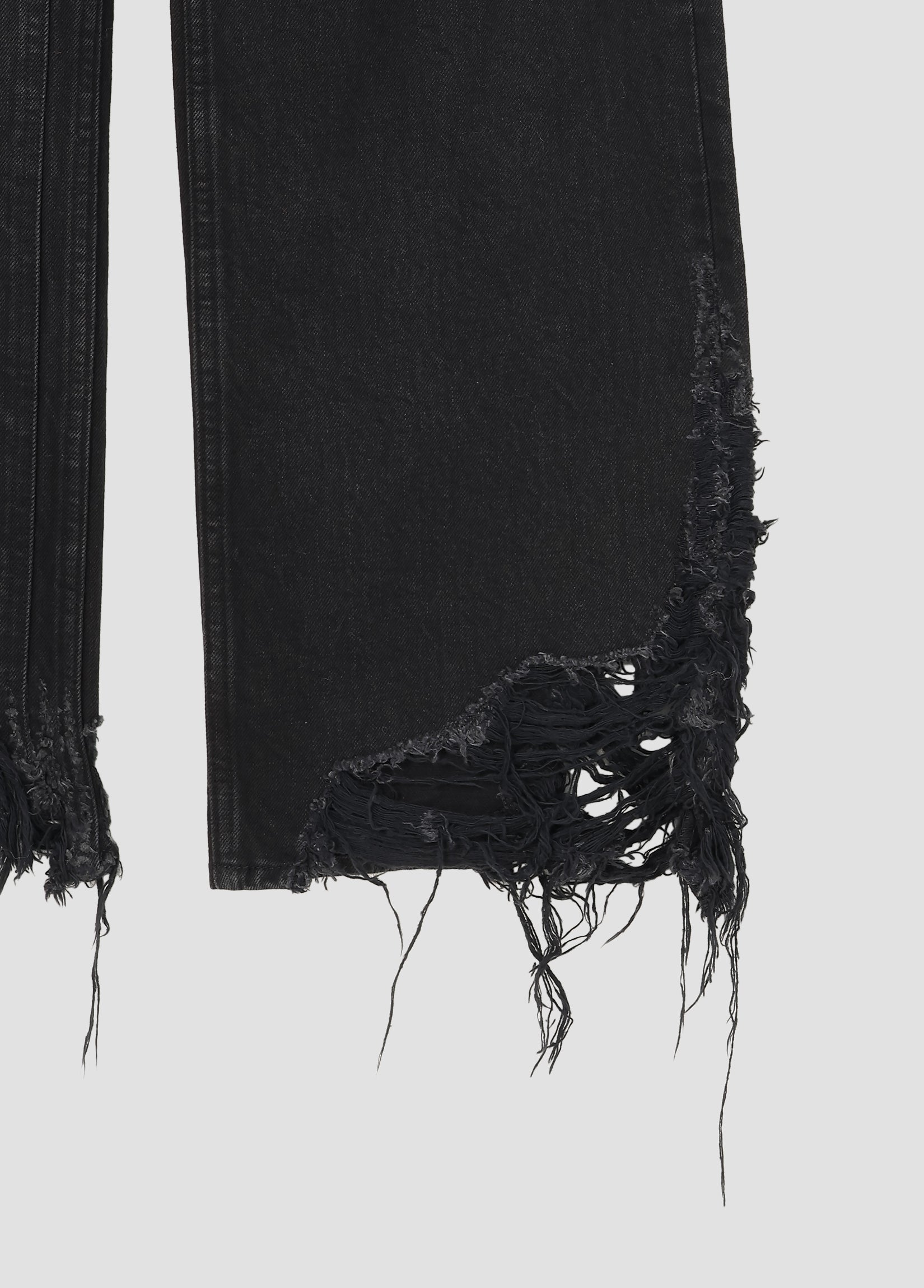 DISTRESSED JEANS
