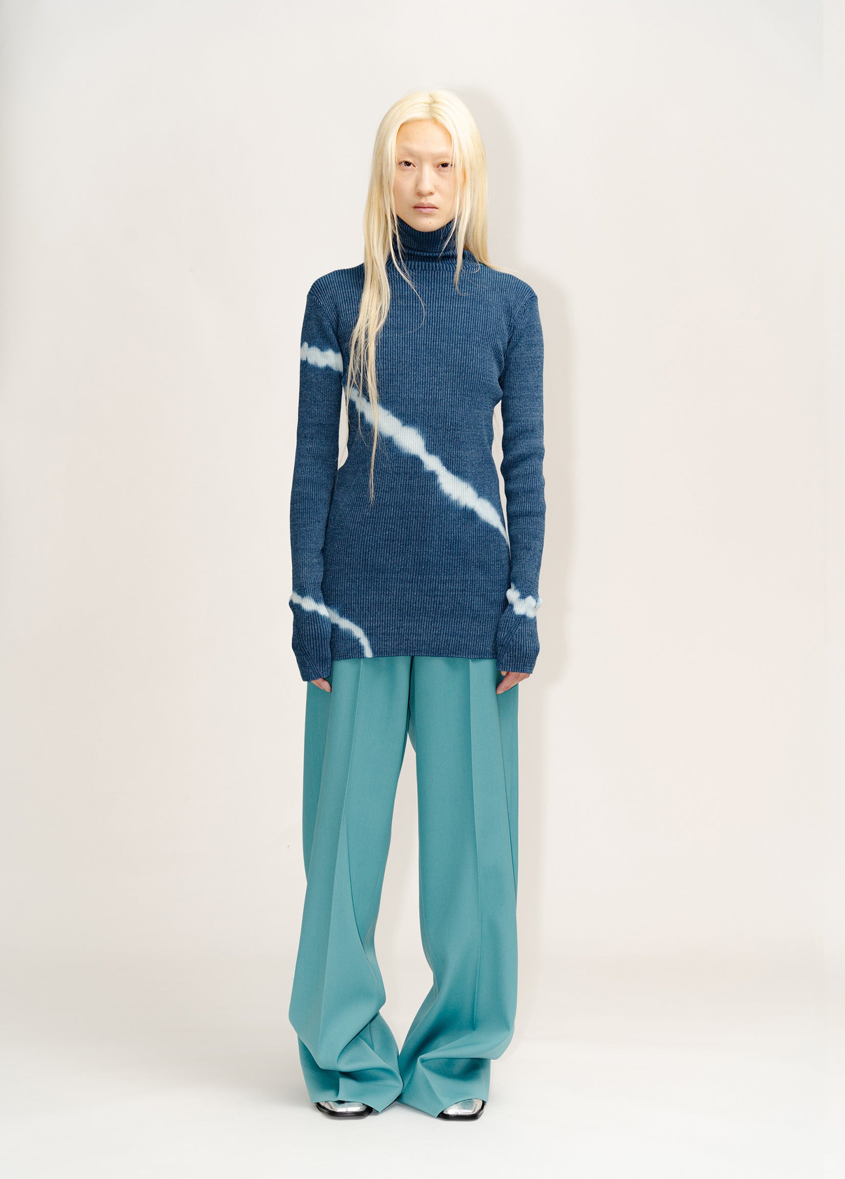 SHIBORI RIBBED KNIT TURTLENECK